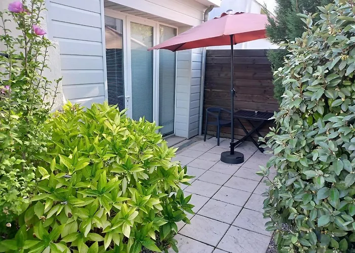 Studio Prive Avec Terrasse Entree Independante